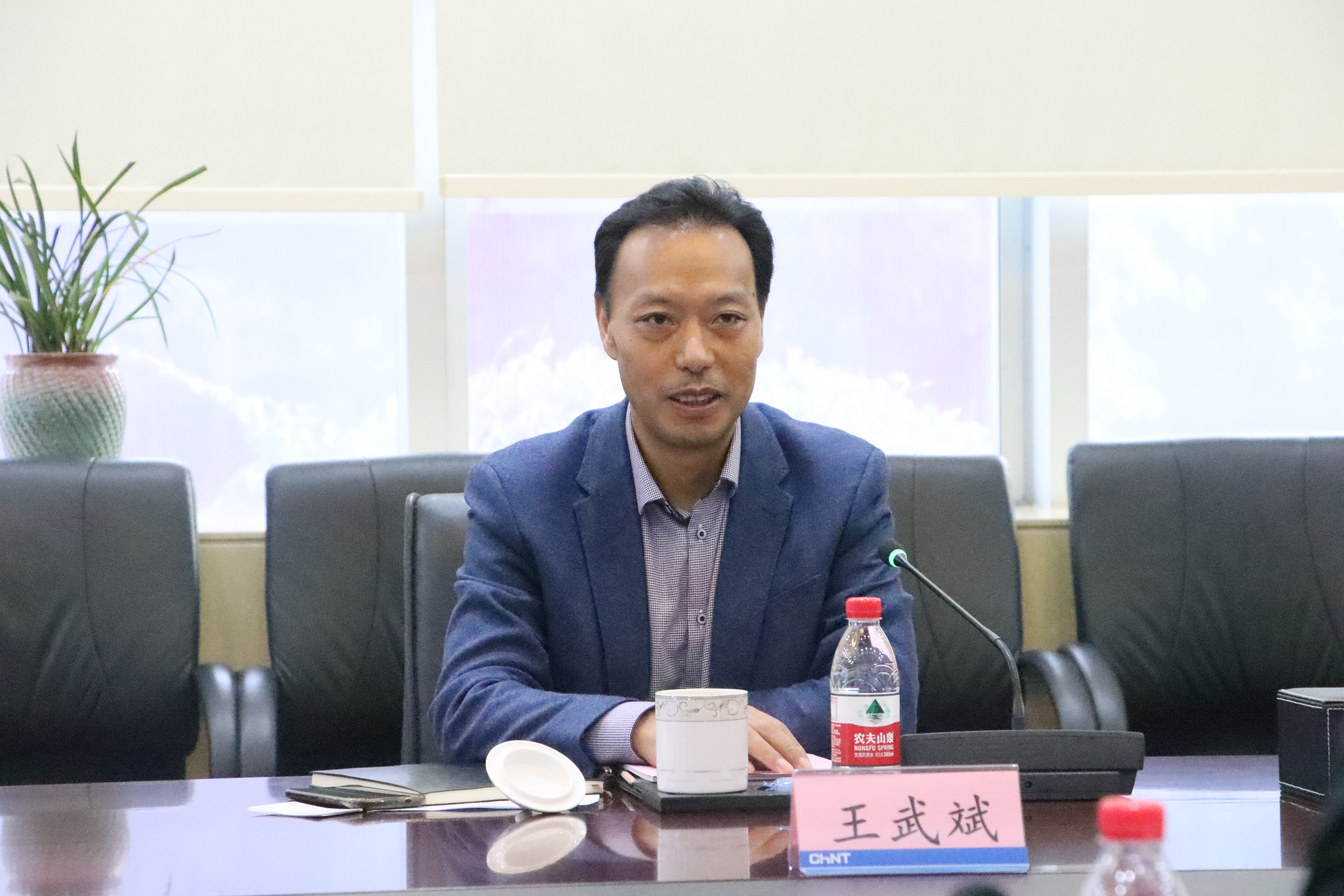 三峡新能源党委书记董事长王武斌一行考察正泰
